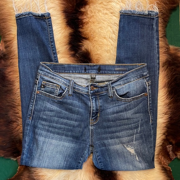 Judy Blue Jeans - Picture 1 of 7